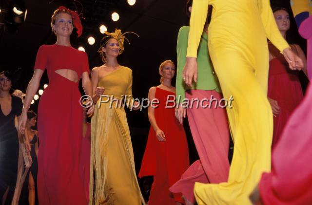 mode 10.JPG - Défilé Jacques Fath 1996Carroussel du LouvreParis, France